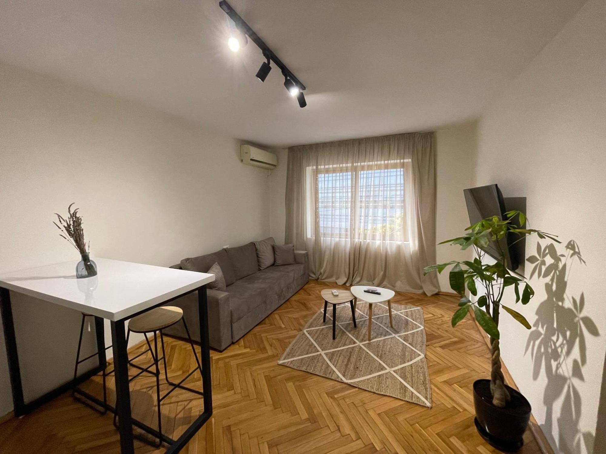 Cozy Apartment, In The Center Of ティラナ エクステリア 写真